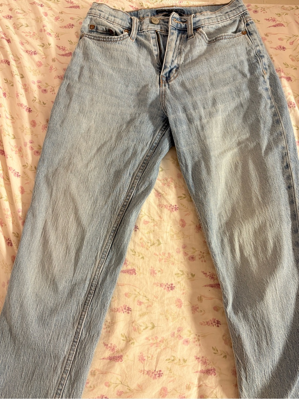 Aeropostale Light Wash Women's Straight-Leg Jeans